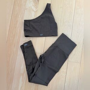 Set Active x Revolve workout set